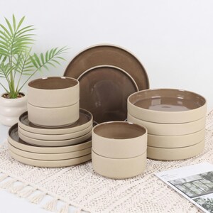 Servisset i stengods, 16 delar, stapelbara tallrikar och skålar, pasta, mikrovågssäker