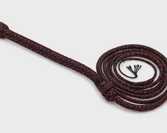 Látigo trenzado negro y rojo / Látigo de paracord hecho a mano / Fuerte y duradero