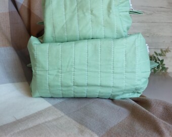 Neceser verde con forro color melocotón – Estuche cosmético hecho a mano / Tamaños pequeño y mediano