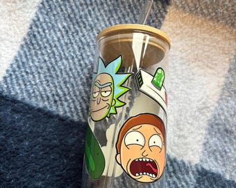 Vaso de Rick y Morty / Vaso de ciencia ficción con dibujos animados / Vaso de café helado animado de 473 ml / Vaso con personaje divertido con tapa de bambú y pajita