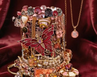 Caja de joyería misteriosa: Accesorios minimalistas de plata y oro. Selección de elegantes collares, pulseras y anillos. Un regalo sorpresa único para ella, disponible en varios tamaños.