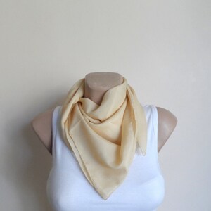 Lichtgele vierkante sjaal, vrouwen sjaal sjaals afbeelding 4