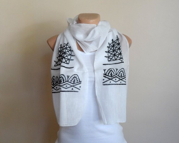 black and white scarf women