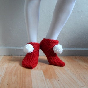 Pantoufles de Noël, Pantoufles rouges, pantoufles pour femmes, pantoufles en tricot avec pompons, chaussures de maison, chaussettes pantoufles, accessoires dhiver, Saint-Valentin image 1