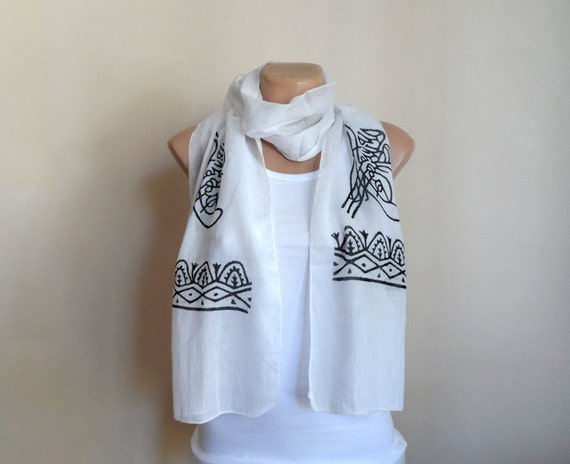 black and white scarf women