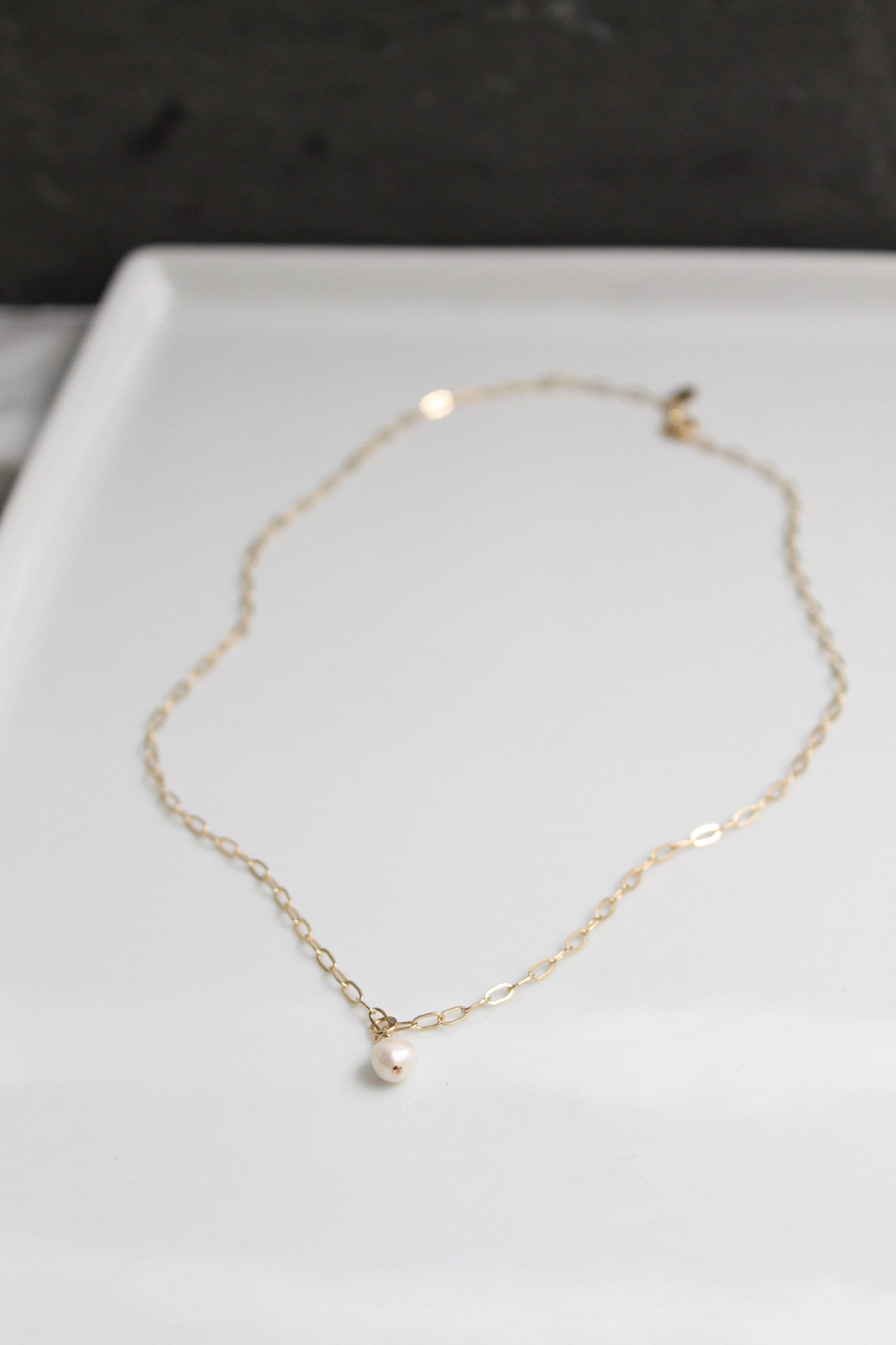 Collana Con Graffetta E Perla Irregolare Placcata Oro 18k – Lunghezza 43 Cm – Elegante E Vintage Per Donna E Ragazza