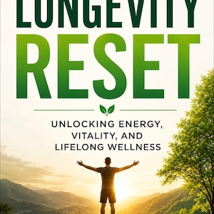 Può includere: Una copertina di libro intitolata The Longevity Reset: Unlocking Energy, Vitality, and Lifelong Wellness di Gerald V. De Los Santos. La copertina mostra una persona in piedi su una collina con le braccia tese verso un'alba sopra le montagne.