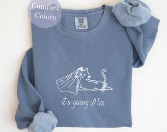 Its Giving Mrs Cat Bride To Be Comfort Colors® Sweatshirt, Funny Animal Lover Engagement Sweater, Bach Shower Crewneck, Engaged Y2K Pullover