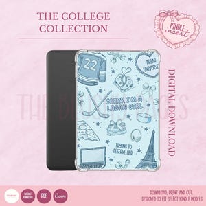 Peut inclure: Une coque Kindle avec un motif bleu clair représentant un maillot de hockey, des crosses de hockey croisées et le texte "Sorry, I'm a Logan Girl". La coque comprend également un ordinateur portable, une part de pizza et une illustration de la Tour Eiffel.