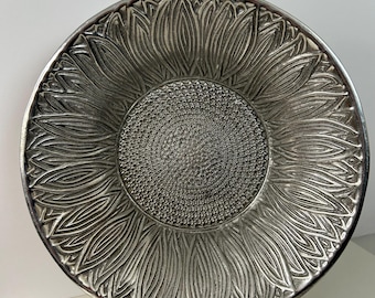 Wilton Pewter Armetale Sunflower 9” Round Serving Bowl