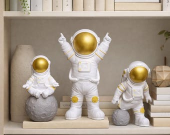 4-Piece Astronaut Figurine Set – Spaceman Sculpture, Resin Desktop Decor, Educational Toy