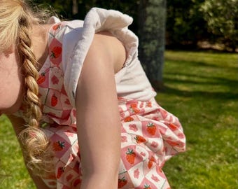 Peto infantil de algodón con estampado de fresas, peto para bebé, tirantes ajustables, ropa de herencia.