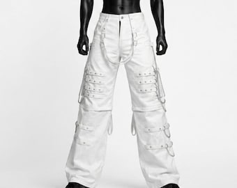 Pantalones cargo góticos blancos hechos a mano con cadenas y correas, pantalones unisex de estilo punk techwear.