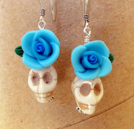 AZURE SKULL /& RED ROSE EARRINGS JEWELLERY HALLOWEEN MEXICAN DAY OF THE DEAD