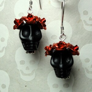 Dia de los Muertos Earrings - Black Skull w/ Red Flowers