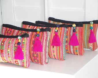 Pochette brodée Hmong – tissu vintage, sac à pampille avec fermeture à glissière