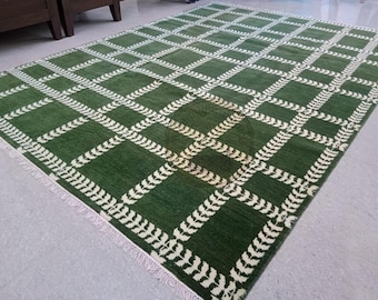 Alfombra de lana anudada a mano: entramado geométrico, motivos florales de Oushak, tintes naturales.