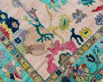 Alfombra Blush Garden Oushak – Alfombra de lana anudada a mano con vibrante armonía floral.