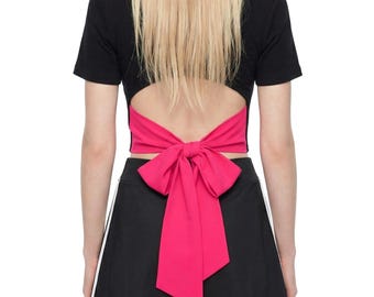 Camiseta de mujer ajustada con cuello barco – Top básico minimalista de manga corta