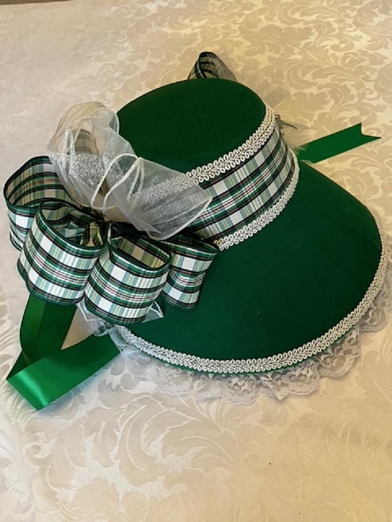 Handmade Green Victorian Bonnet & Cape: Dickens Caroler  display picture 1