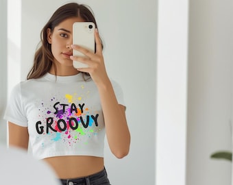 Top corto Stay Groovy / Camiseta gráfica retro / Camiseta corta para festivales de mujer / Top de verano bonito / Camiseta estética colorida / Daily Haven Studio