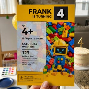 Puede incluir: Una tarjeta de invitación de cumpleaños amarilla con el texto FRANK IS TURNING 4, un fondo colorido de bloques de construcción de plástico y un robot de dibujos animados con casco amarillo que sostiene una llave inglesa. Incluye detalles y aviso.