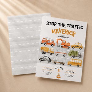 Puede incluir: Una tarjeta de invitación de cumpleaños con ilustraciones en acuarela de un camión de bomberos, excavadora, taxi, hormigonera, ambulancia, camión de basura, coche de policía y autobús escolar. El texto dice STOP THE TRAFFIC MAVERICK IS TURNING 3!