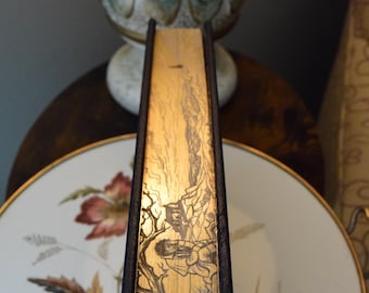 Cumbres Borrascosas con bordes de página grabados con láser exclusivos.