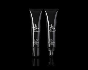 Maquillaje facial con efecto de desenfoque suave