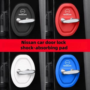 Puede incluir: Un conjunto de cuatro almohadillas ovaladas amortiguadoras para cerraduras de puertas de coche Nissan en negro, rojo, blanco y azul. Cada almohadilla muestra el logotipo y texto de Nissan, con un recorte horizontal central para el mecanismo de cierre. El texto dice Nissan car door lock shock-absorbing pad.