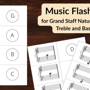 以下が含まれることがあります： 五線譜に音符が書かれたフラッシュカード。G、A、B、Cの文字でラベル付けされています。「Music Flashcards for Grand Staff Natural Notes on Treble and Bass Clef」のテキスト。音楽学習用の教育ツール。