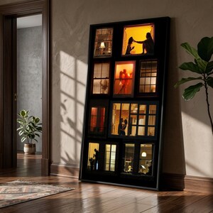 Könnte beinhalten: Ein schwarz gerahmtes Kunstwerk mit mehreren Fensterszenen. Jedes Fenster zeigt Silhouetten von Menschen in verschiedenen Umgebungen, beleuchtet von warmer Innenbeleuchtung. Das Kunstwerk lehnt an einer Wand in einem Raum mit Parkettboden.