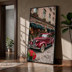 Voiture classique rouge vintage, toile de rue pavée, scène de café européen, art mural automobile rétro, décoration urbaine nostalgie
