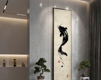 Lienzo con silueta de pez koi alargado y elegante, impresión artística con pinceladas asiáticas, arte mural minimalista de peces, decoración estilo tinta japonesa, lienzo vertical.