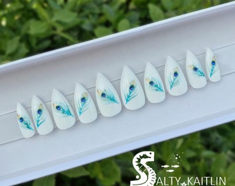 Ongles en gel à presser avec plumes de paon