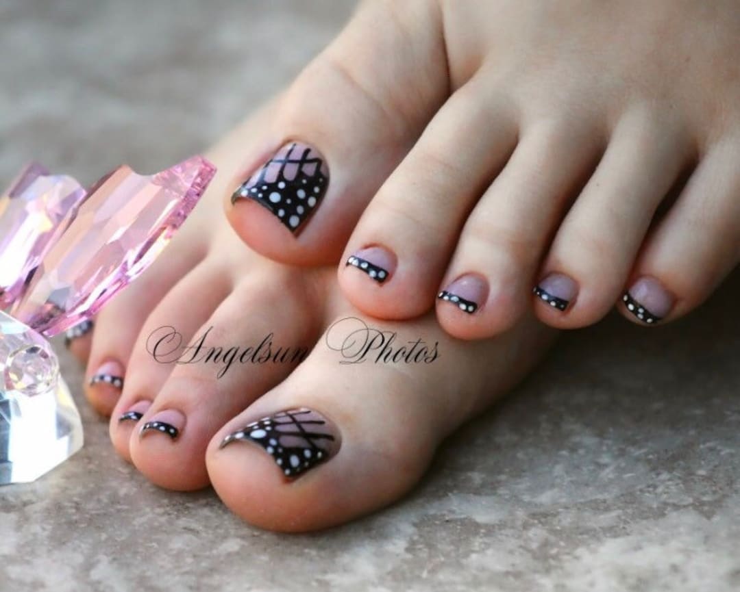 25+ Trendy Easy Toe Nail Design For You | Simple toe nails, Summer toe nails,  Toe nails