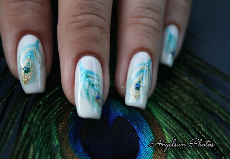 Peacock Feather Artificial Nail Art image 2