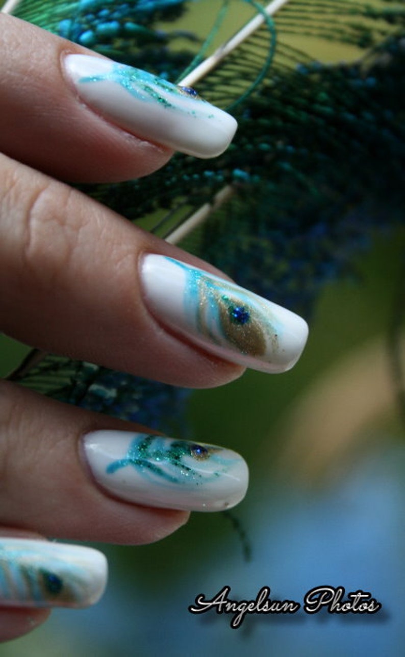 Peacock Feather Artificial Nail Art image 3