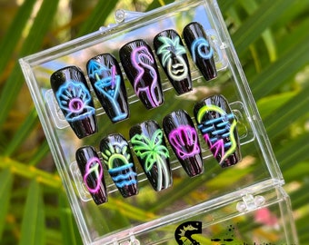 Beachy neonlichten druk op de nagels