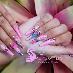 Hibiscus Holiday Gel Press On Nails