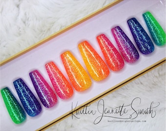 Neon ombré glittergel pers op de nagels