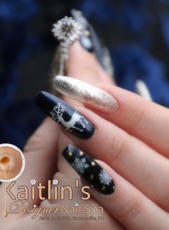 Blue Christmas in Midnight Blue \u0026 Champagne Gel Artificial Nail Art