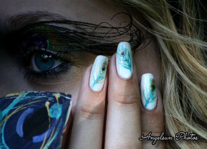 Peacock Feather Artificial Nail Art image 1