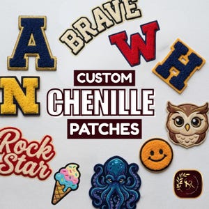 Może przedstawiać: Kolekcja niestandardowych naszywek szenilowych. Obraz przedstawia naszywki z literami A, W, H i N, uśmiechniętą buźką, sową, lodami, ośmiornicą oraz słowami "Brave" i "Rock Star".