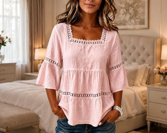 Top boho in pizzo bianco, camicetta in cotone con scollo quadrato, tunica estiva a balze e maniche a campana.