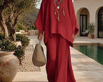 Completo coordinato in lino stile boho con pantaloni a gamba larga oversize, outfit coordinato per il relax estivo.