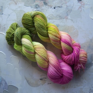 Azalea - Hand dyed Yarn / Handdyed yarn, Sock Yarn, Wool Yarn - Pink to Dark Green Gradient - SW Merino / Nylon - Fingering Yarn 100g