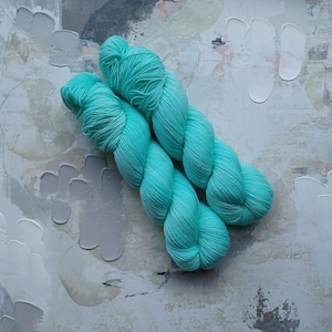 Ocean Blue - Hand dyed Yarn / Handdyed yarn, Sock Yarn, Wool Yarn - Light Blue / Aqua - SW Merino / Nylon - Fingering Weight - 100g