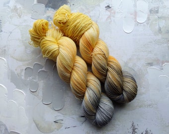 Jack-O-lantern - Hand dyed Yarn / Handdyed yarn, Sock Yarn, Wool Yarn, Halloween Yarn - Yellow, Orange, Gray - SW Merino / Nylon