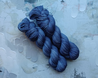 Denim - Hand dyed Yarn / Handdyed Yarn, Sock Yarn, Wool Yarn – Blue Gray Tonal - Sock Weight, Fingering yarn - Superwash Merino/Nylon – 100g